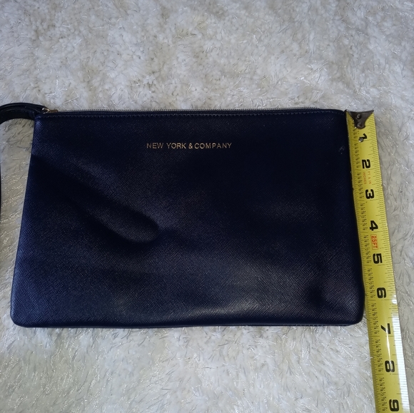 NY&Co. Set of Two Wristlets Leather Navy and White - Picture 4 of 6